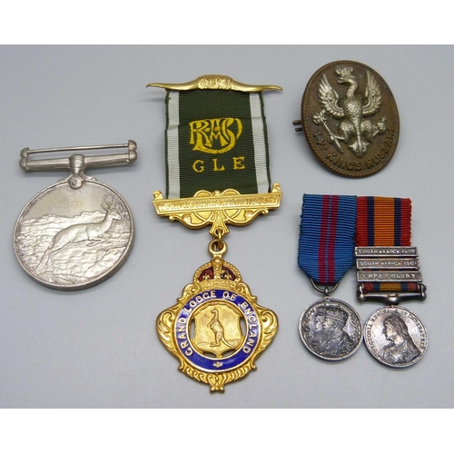 884 - A 14th King's Hussars badge, an Africa Service Medal to 211637 J. Wright, two miniature medals and a... 