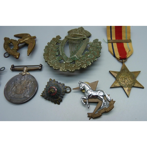 885 - A Regiment President Kruger military badge, a large Irish regimental badge, a South Africa For War S... 