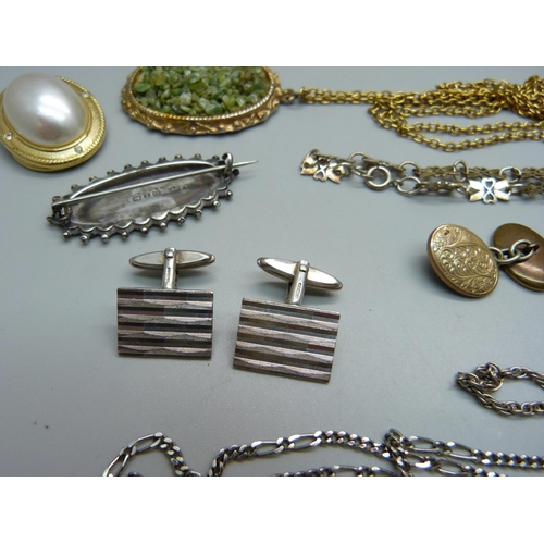 891 - A Victorian silver brooch, a pair of silver cufflinks, a buckle bangle and other jewellery