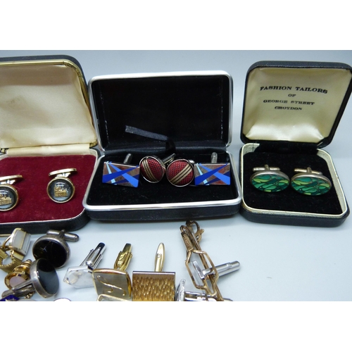 896 - A collection of cufflinks