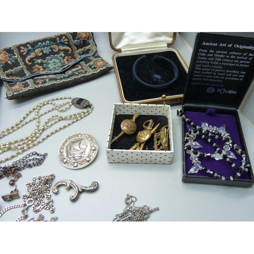 905 - Jewellery; pendants and chains, brooches, St. Justin pewter, military badges, etc.