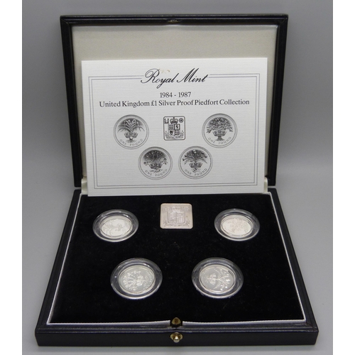 907 - A Royal Mint 1984/87 United Kingdom £1 Silver Proof Piedfort Collection