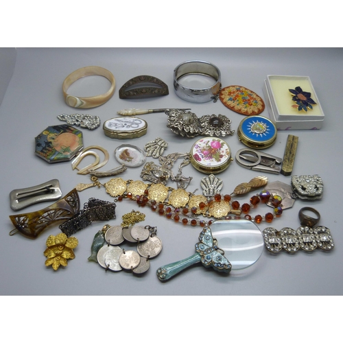 912 - Costume jewellery, compacts, etc.