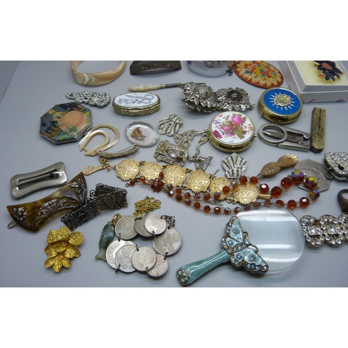 912 - Costume jewellery, compacts, etc.