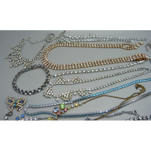 916 - Paste jewellery