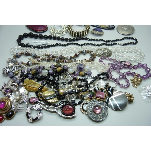 924 - Amethyst, black bead and other Bohemian jewellery