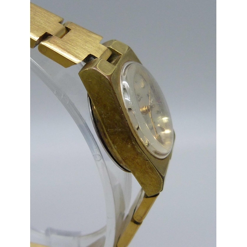 933 - A lady's Omega automatic date wristwatch