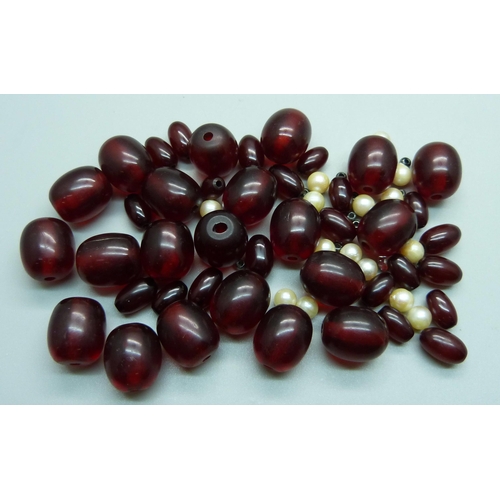 946 - Loose Bakelite sherry amber coloured beads