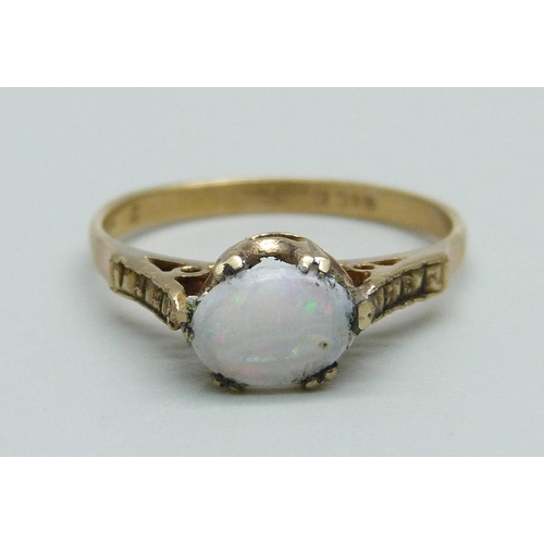 959 - A 9ct gold and opal solitaire ring, 1.7g, M/N