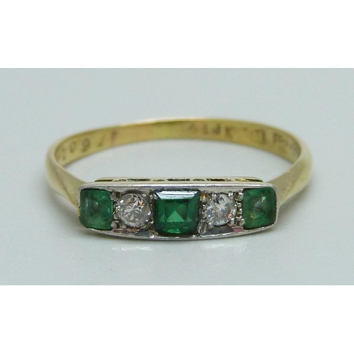 965 - An 18ct gold and five stone Art Deco ring, set with two diamonds, two emeralds and a replacement gre... 