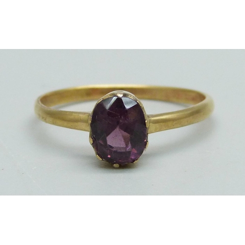 966 - A yellow metal and amethyst solitaire ring, 2g, Q, (box a/f)