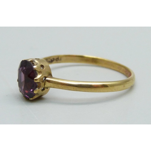 966 - A yellow metal and amethyst solitaire ring, 2g, Q, (box a/f)