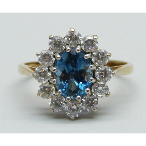 984 - A 9ct gold cluster ring, 2.7g, O