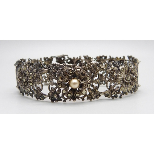 988 - An 835 silver and marcasite bracelet