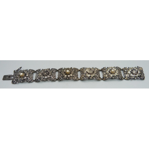 988 - An 835 silver and marcasite bracelet