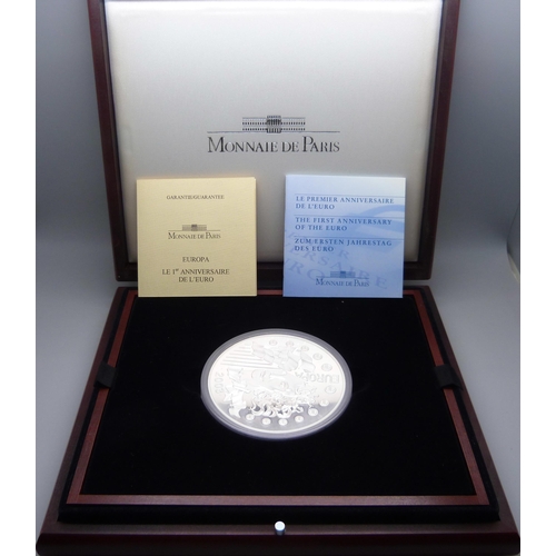 992 - A Monnaie De Paris, The First Anniversary of the Euro, 2003, 1-kilogram sterling silver, proof quali... 