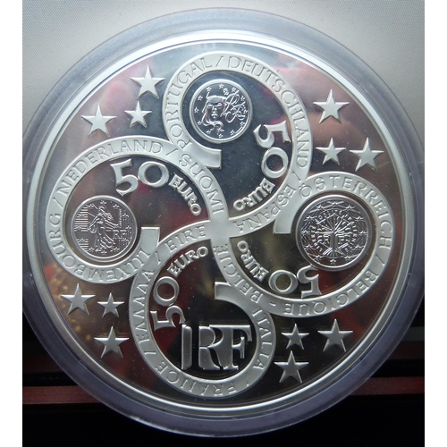 992 - A Monnaie De Paris, The First Anniversary of the Euro, 2003, 1-kilogram sterling silver, proof quali... 