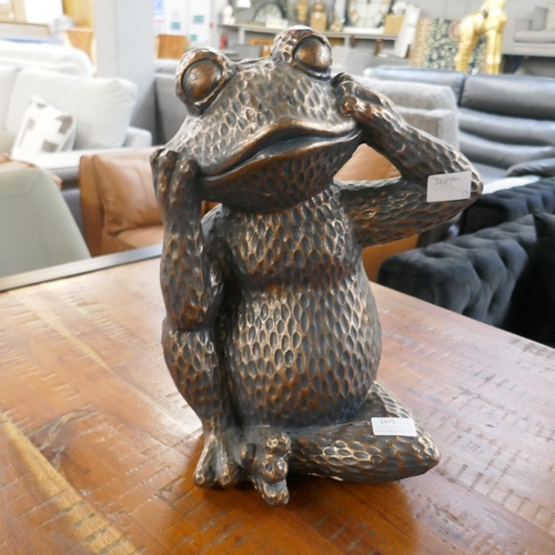 1475 - A metal effect resin frog garden ornament