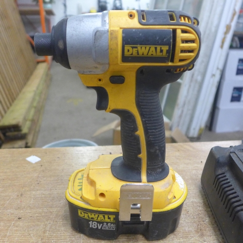 A Dewalt 18v cordless drill DC827 with a battery and charger