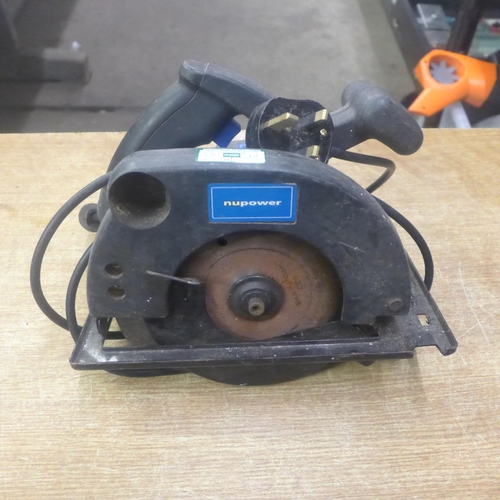 2048 - A Nu-Power MNHC-140 240v circular saw, a Powerbase 714524 240v jigsaw and an Erbauer EBS950 240v, 95... 