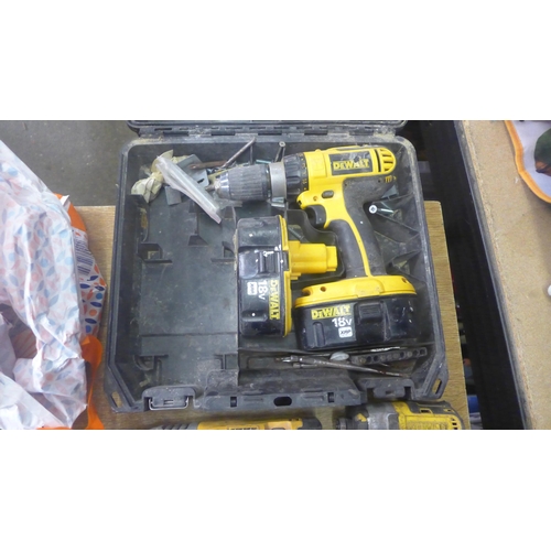 2059 - A quantity of power tools including a Dewalt drill (DC725) - 18v with battery, a Dewalt XR brushless... 