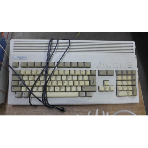 2116 - An Amiga Commodore A1200 with set up instructions, boxed and a collection of discs