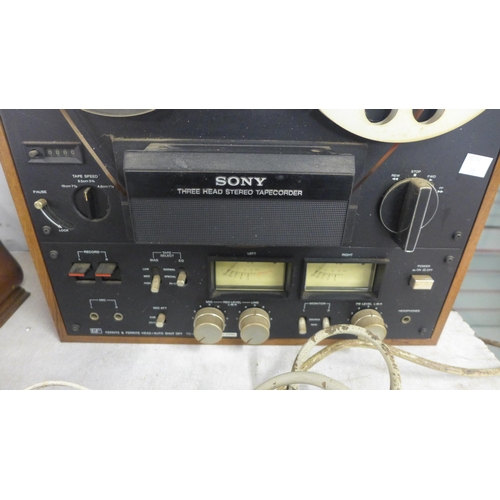 2122 - A Sony (TC-399) 3 head stereo tape recorder with 3 reels including dark side of the moon and technic... 