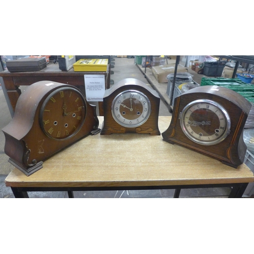 2124 - Three wooden mantel clocks