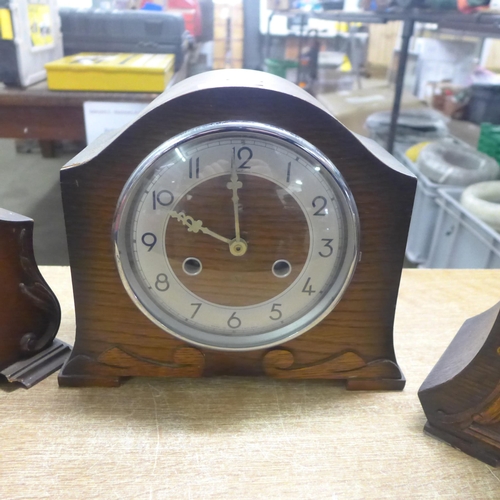 2124 - Three wooden mantel clocks