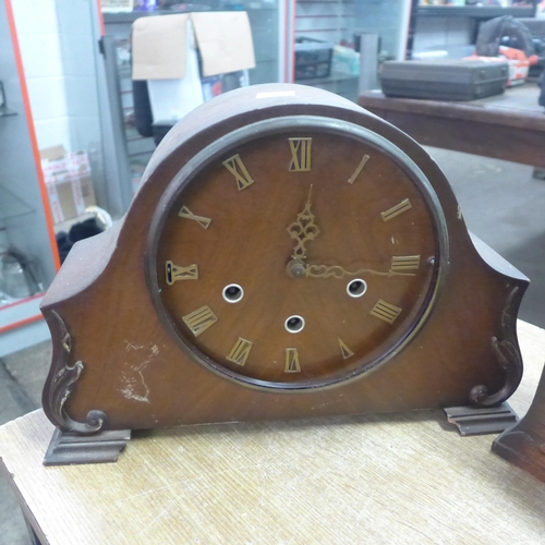 2124 - Three wooden mantel clocks