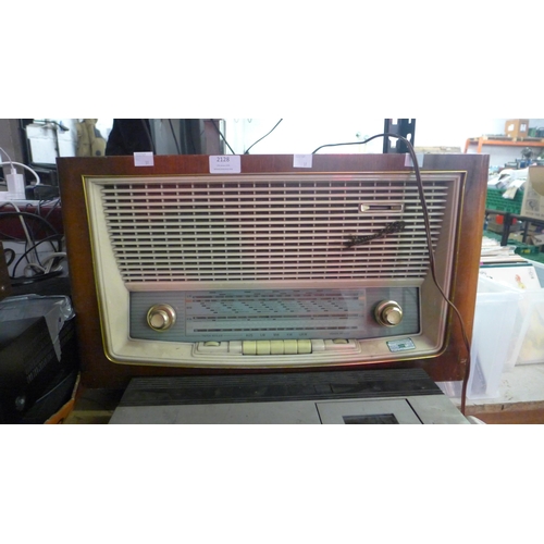 2128 - A quantity of vintage stereo equipment including a Stern Radio Sonneberg VEB RfT-Weimar 4680 B radio... 