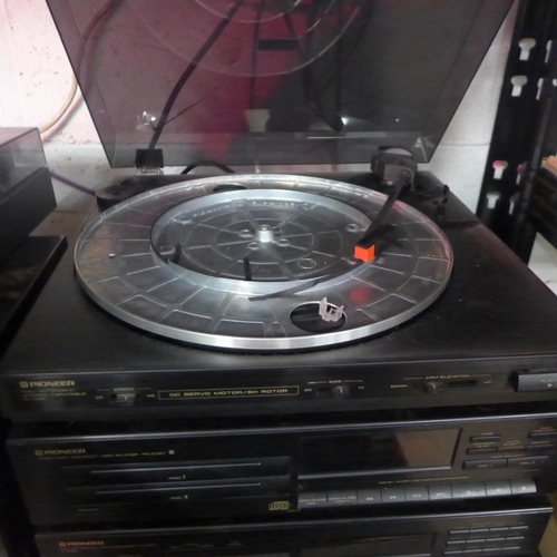 2151 - A quantity of stereo equipment including a Pioneer PL-292 automatic stereo turntable, a Pioeer PD-27... 