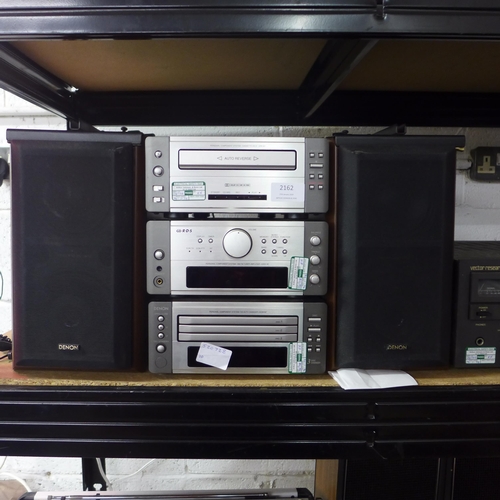 2162 - A mini Denon hi-fi system with a DDR-M7 cassette deck, AM-FM amplifier tuner - model UDRA-M7, a UDCM... 