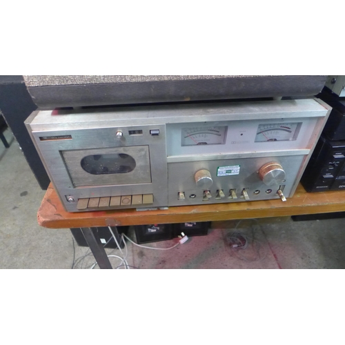 2175 - A vintage Clarity tape to tape recorder and a Harmon/Kardon HK2500 Dolby system stereo cassette deck