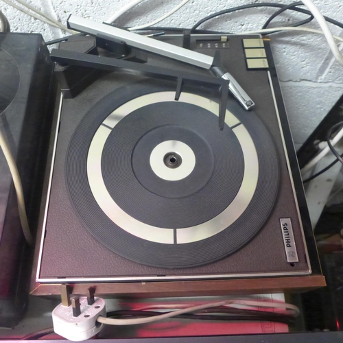 2186 - A Philips Boots audio stereo system and turntable record player