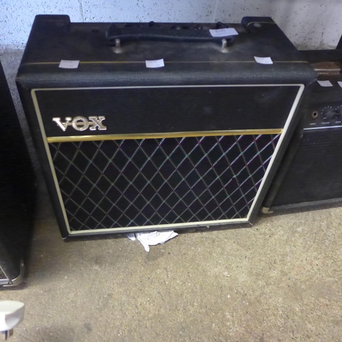 2195 - A Vox Pathfinder V9158 guitar amplifier