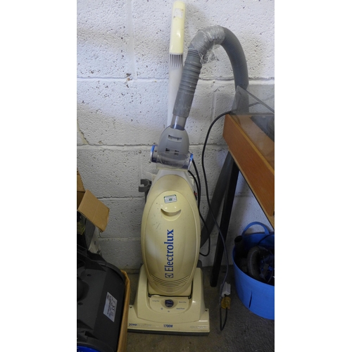 2197 - A mixed quantity of vacuum cleaners including an Electrolux 1700w Powerlite Pet Lover, a Vax POW com... 