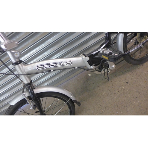 2207 - An Apollo transistion folding city bike