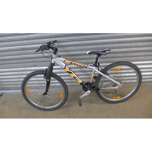 2208 - A gent's Scott Y23 Project Octagoru Voltage aluminium MTB - Police repossession