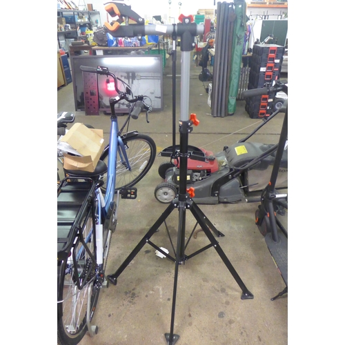 2210 - A 5-leg 30k limit bike maintenance stand - Police repossession