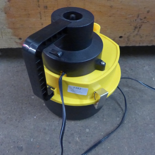 2382 - A 12v car vacuum