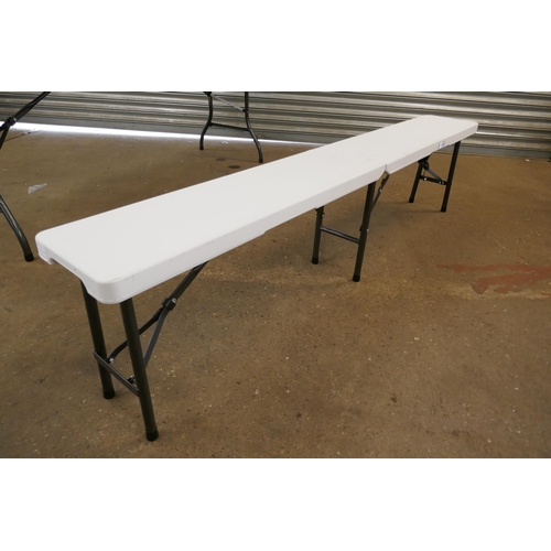 2271 - A Voumot folding table and bench