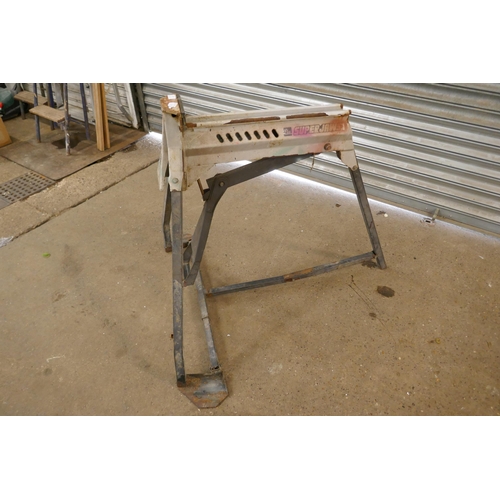 2275 - An Elu Superjaws work bench