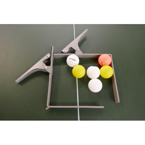 2277 - A butterfly table tennis folding table including net, 6 bats and 6 balls