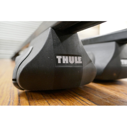 2302 - Thule roof bars with key