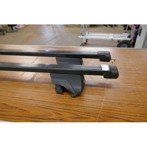 2302 - Thule roof bars with key