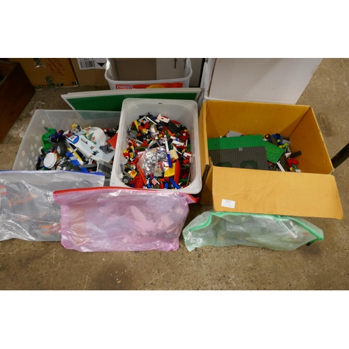 2321 - A large assortment of Lego including Starwars, Spiderman and many more