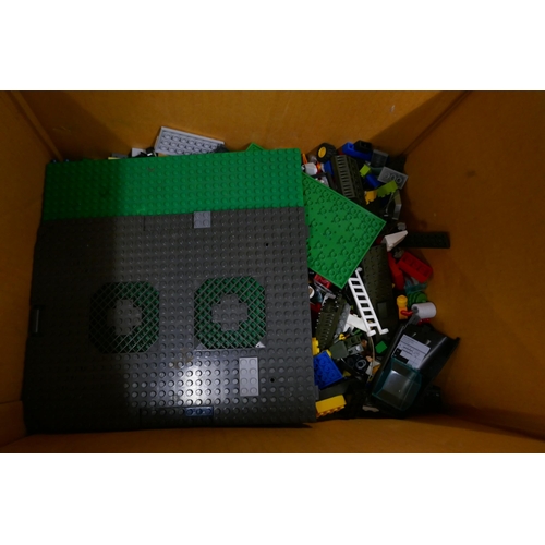 2321 - A large assortment of Lego including Starwars, Spiderman and many more