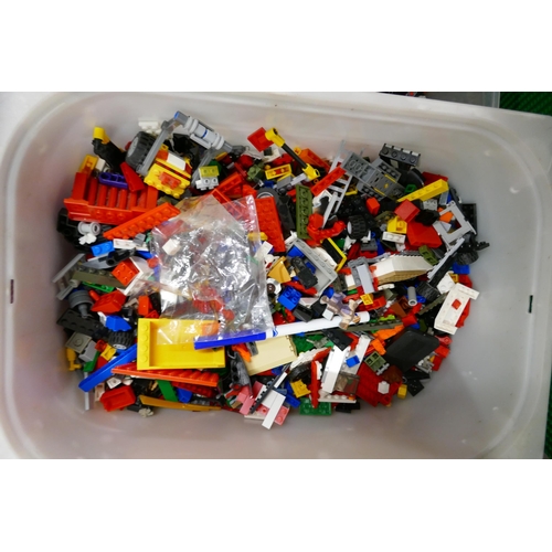 2321 - A large assortment of Lego including Starwars, Spiderman and many more