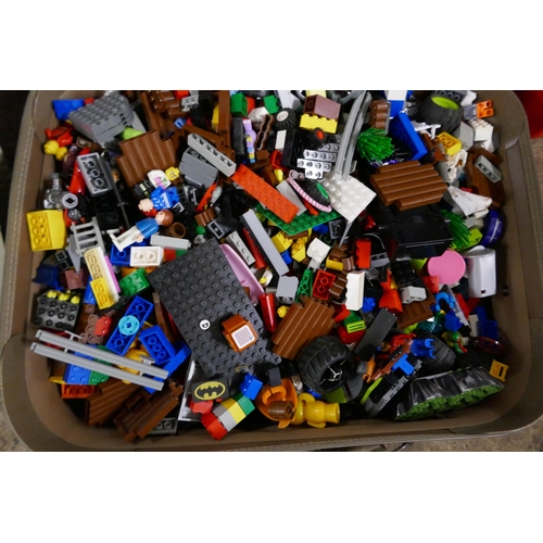 2343 - A large assortment of Lego